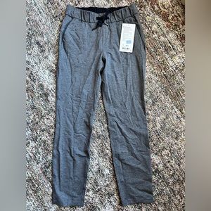 NWT Lululemon On The Fly Pant. Grey. Size 4.
